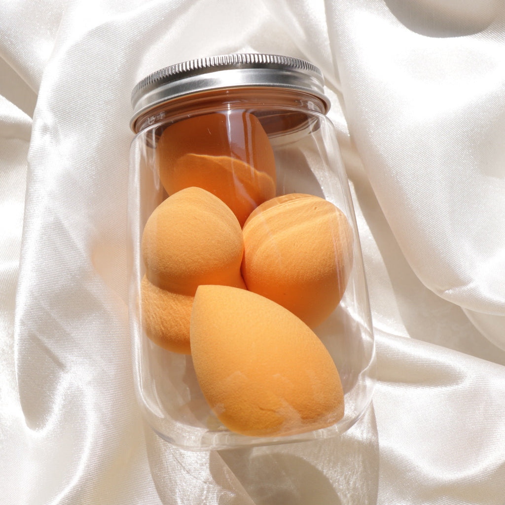 Make-upspons in blik