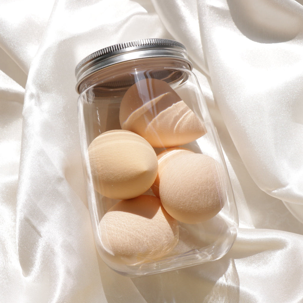 Make-upspons in blik